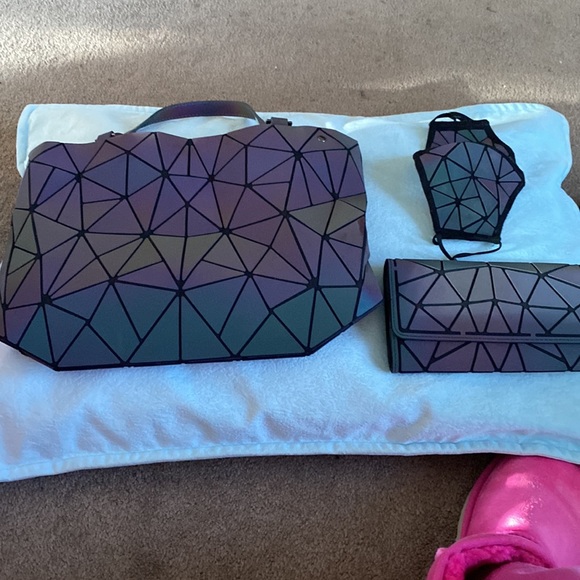 ❤️HOST PICK❤️Brand New⭐️Holographic Handbag/purse with matching wallet. - Picture 2 of 8